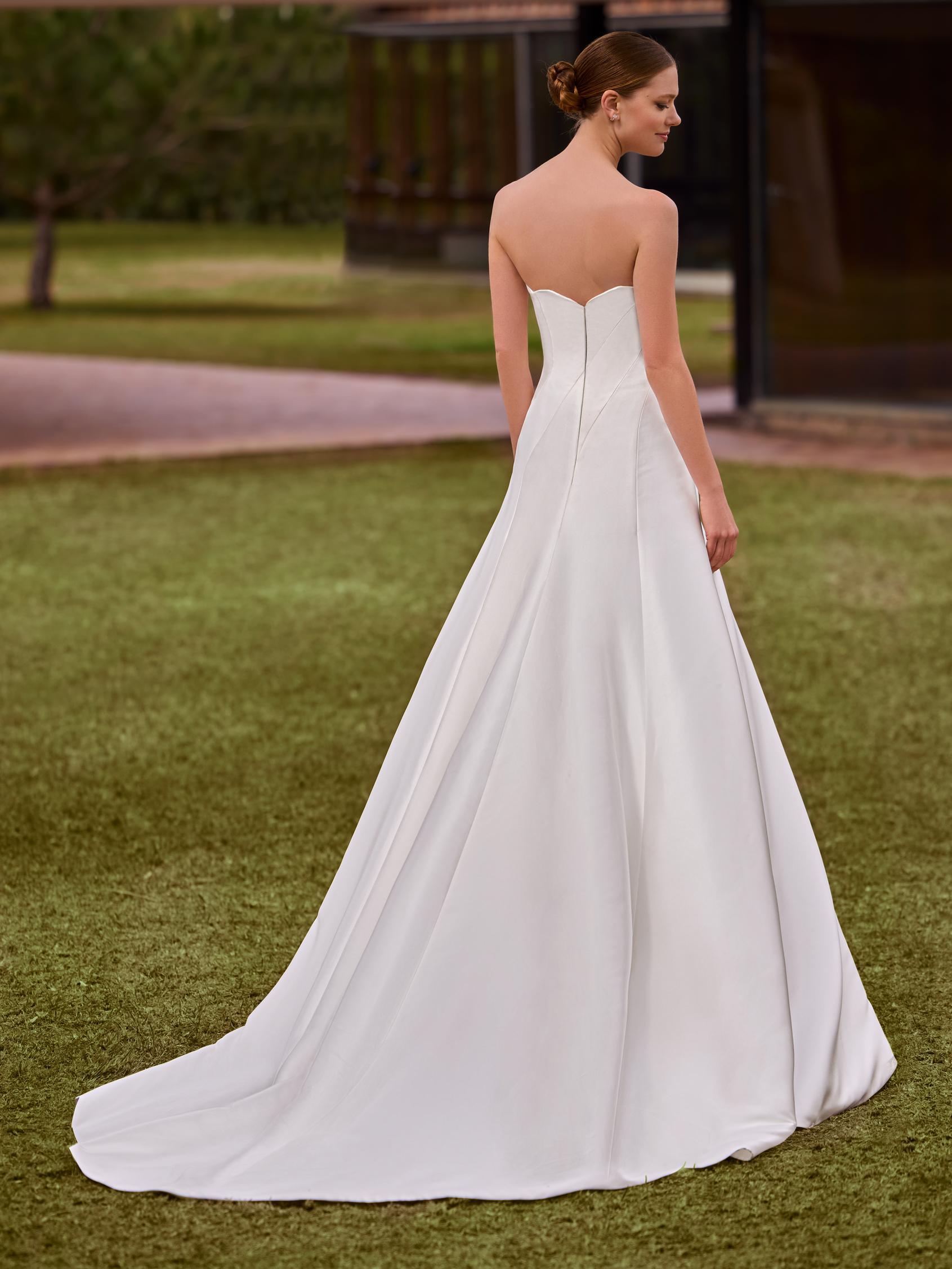 PRONOVIAS | SAMAHER