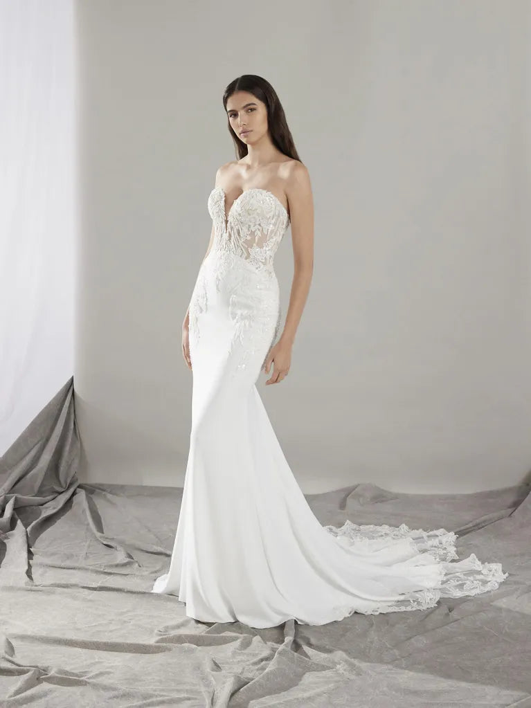 PRONOVIAS 2025 | BALE