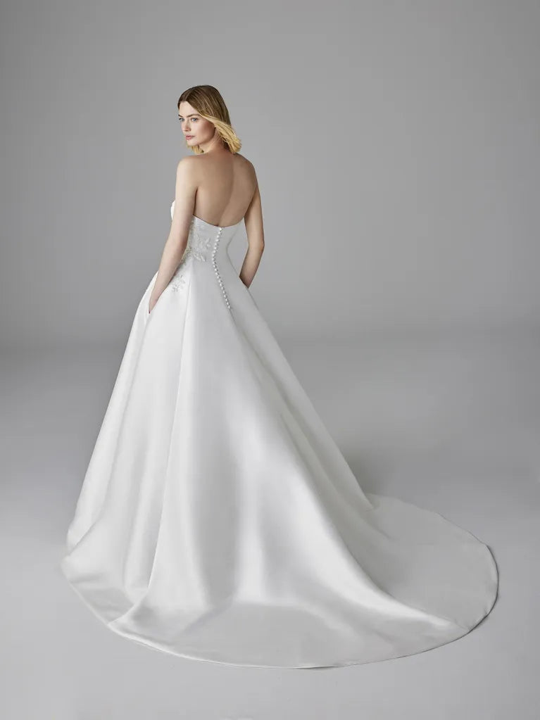 PRONOVIAS 2025 | GALEN