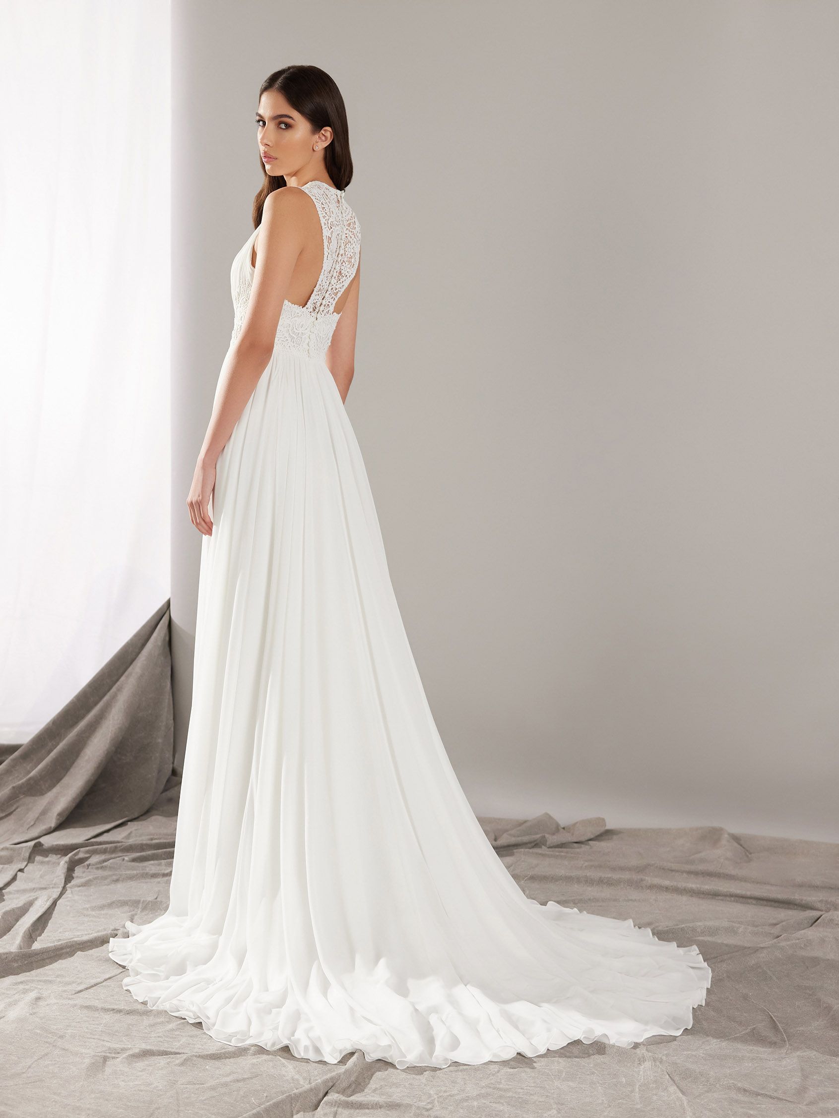 PRONOVIAS 2025 | LOVELY